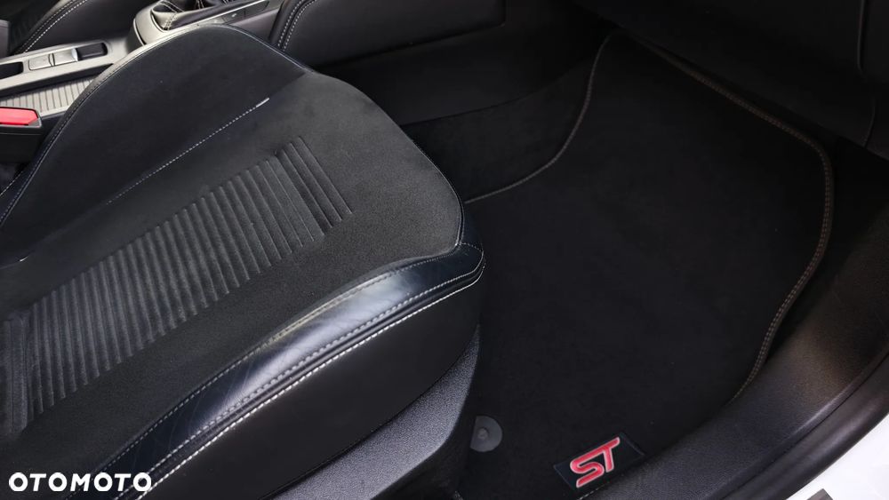 Ford Focus 2.3 EcoBoost ST-3 - 28