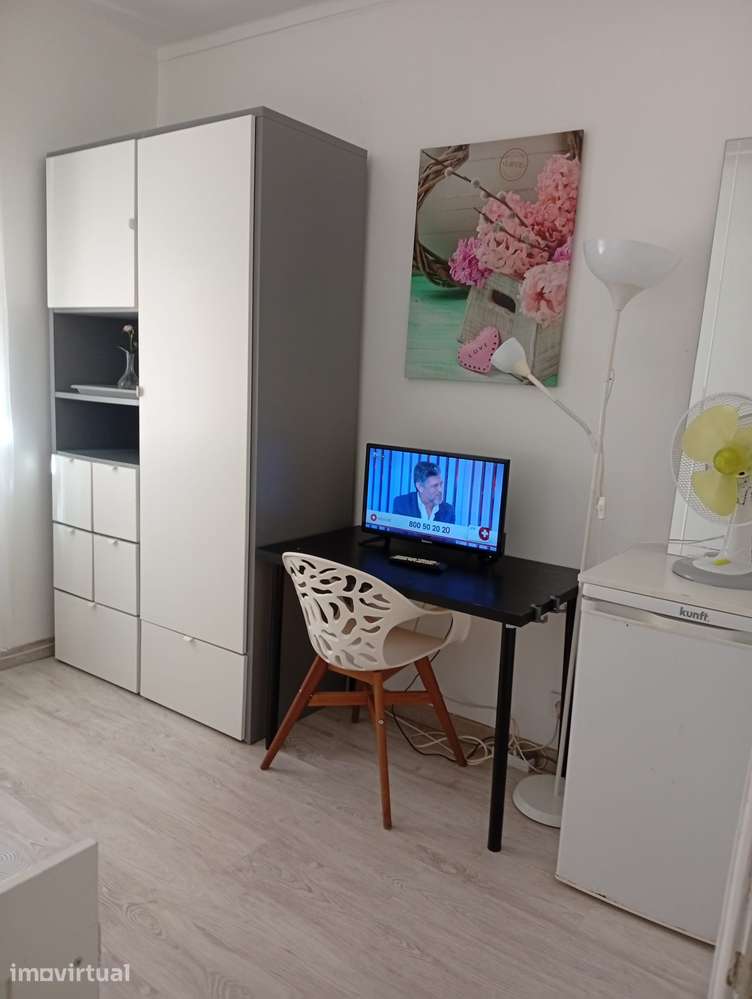 Quarto para alugar com TV e frigorífico no interior, despesas incluída - Grande imagem: 5/7