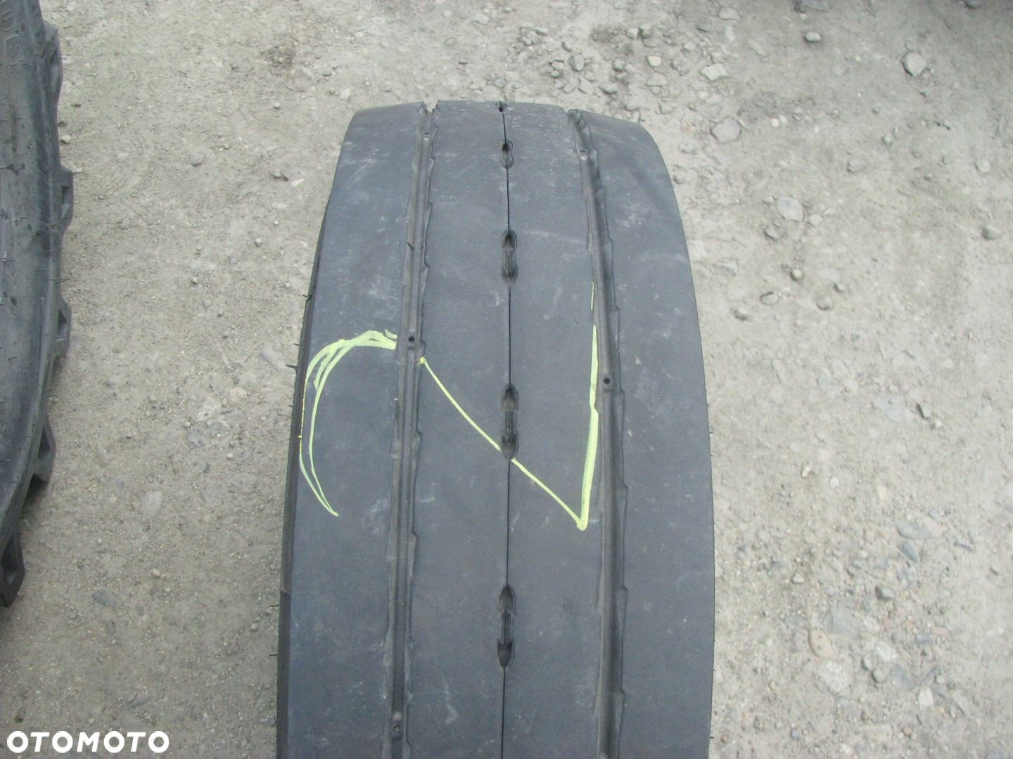 Michelin X MULTI T2 17.5" 245/70R17.5 143 J - 1
