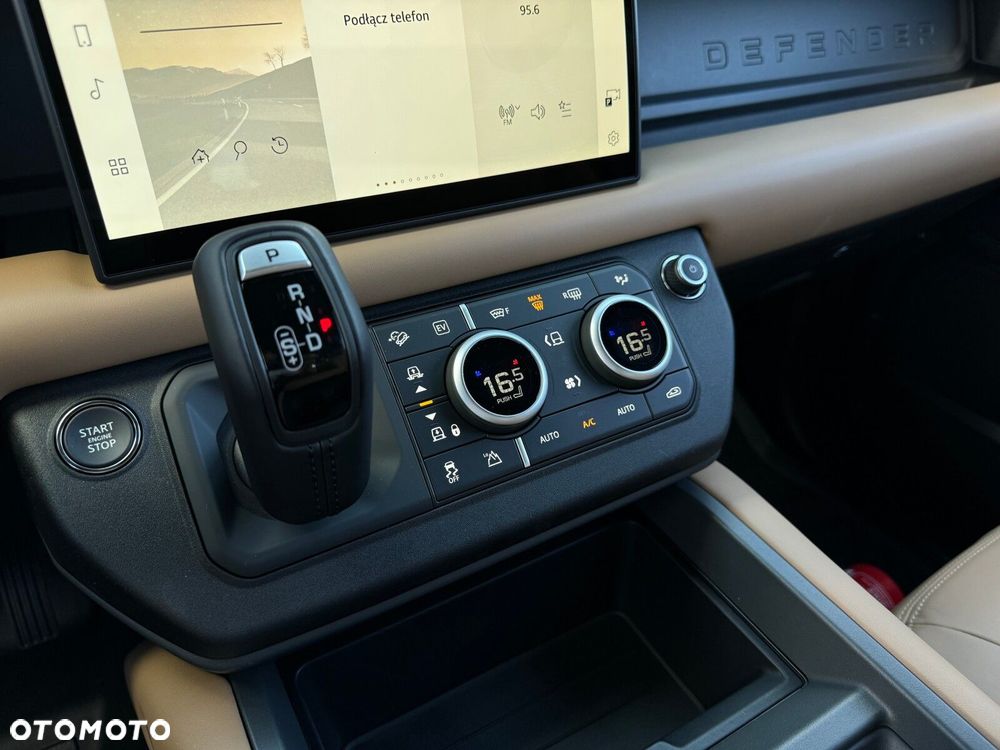Land Rover Defender - 17