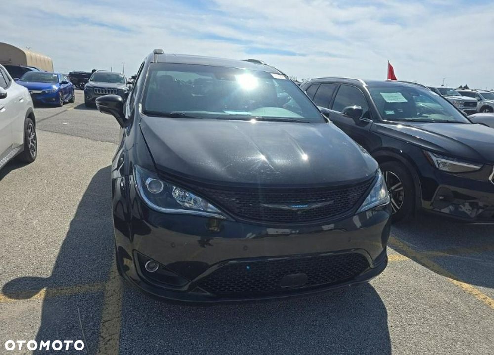Chrysler Pacifica 2020 photo 2