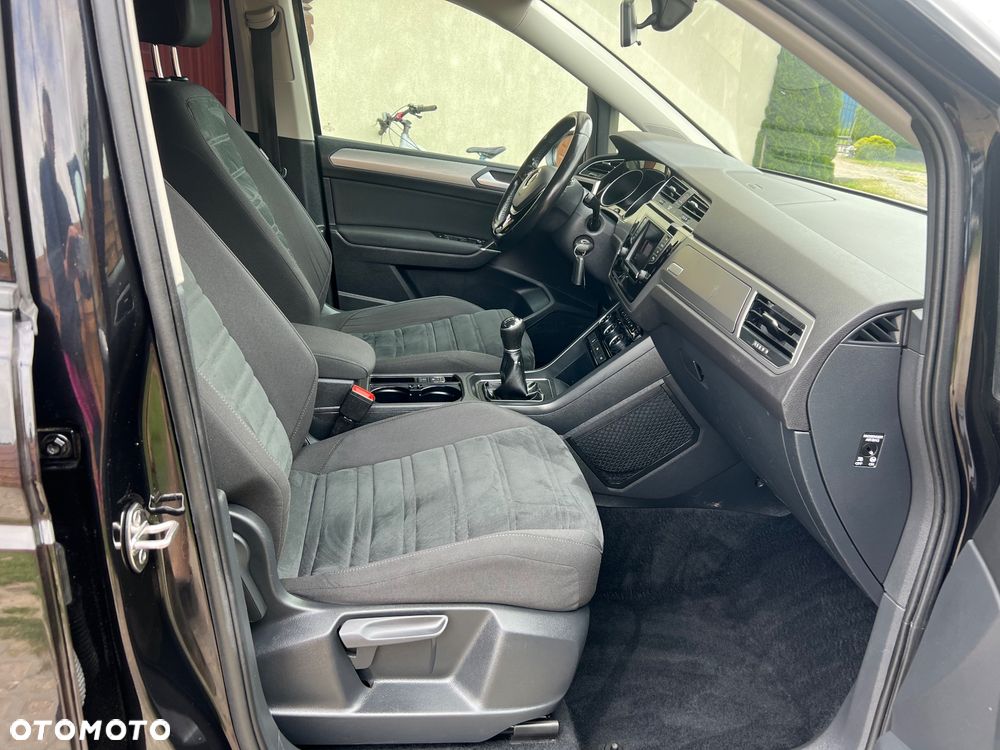 Volkswagen Touran - 10