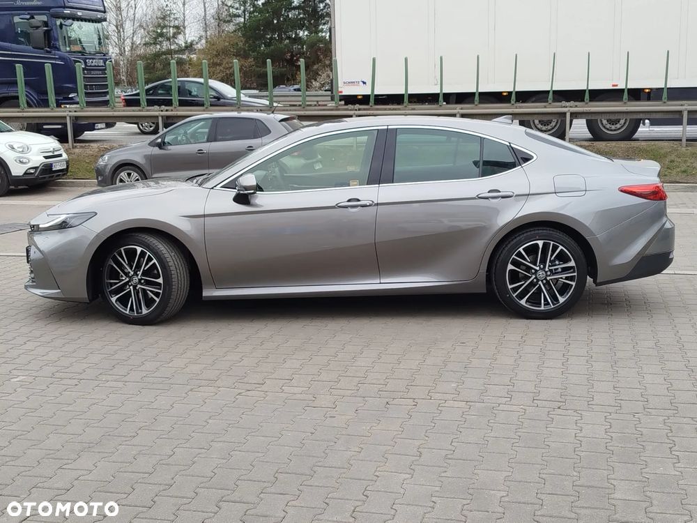 Toyota Camry 2.5 Hybrid Dynamic Force Executive e-CVT - 3
