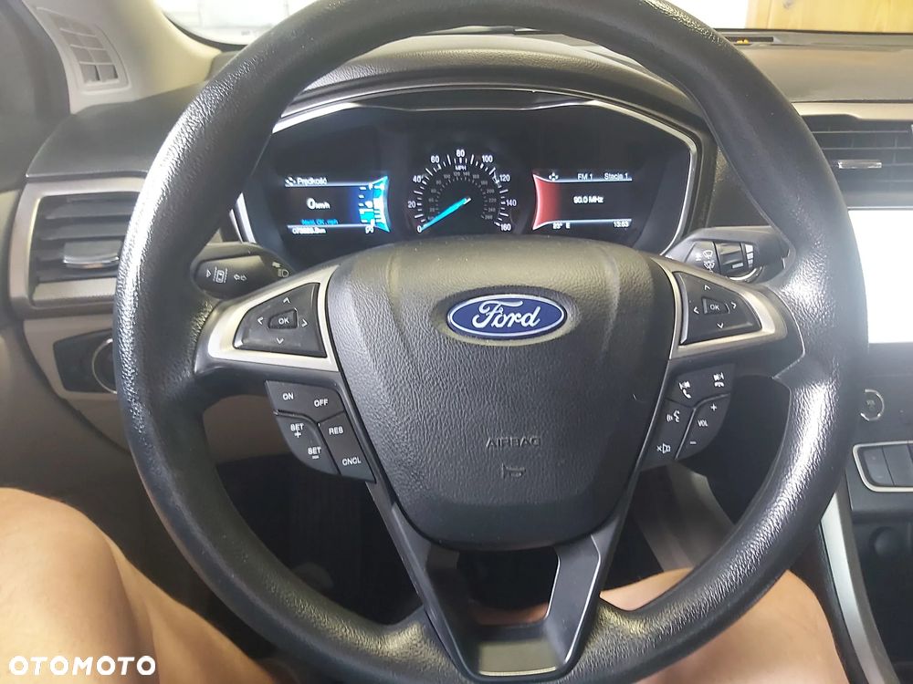 Ford Fusion - 24