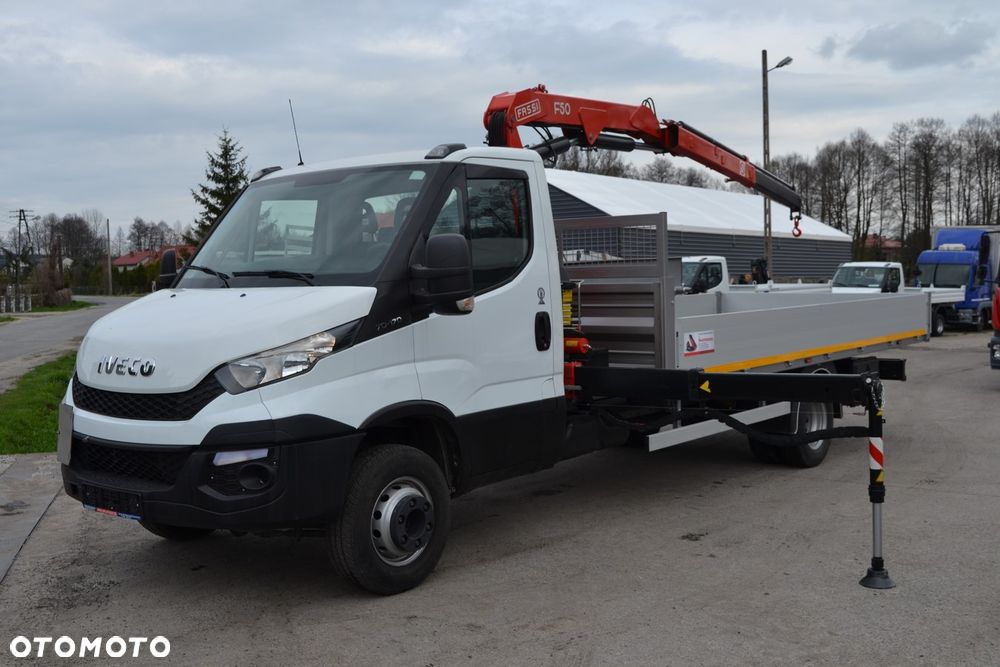 Iveco Daily 72C18 70C18 Skrzynia ładunkowa 5,2 m + nowy żuraw HC 45A2 Fassi F40 F50
