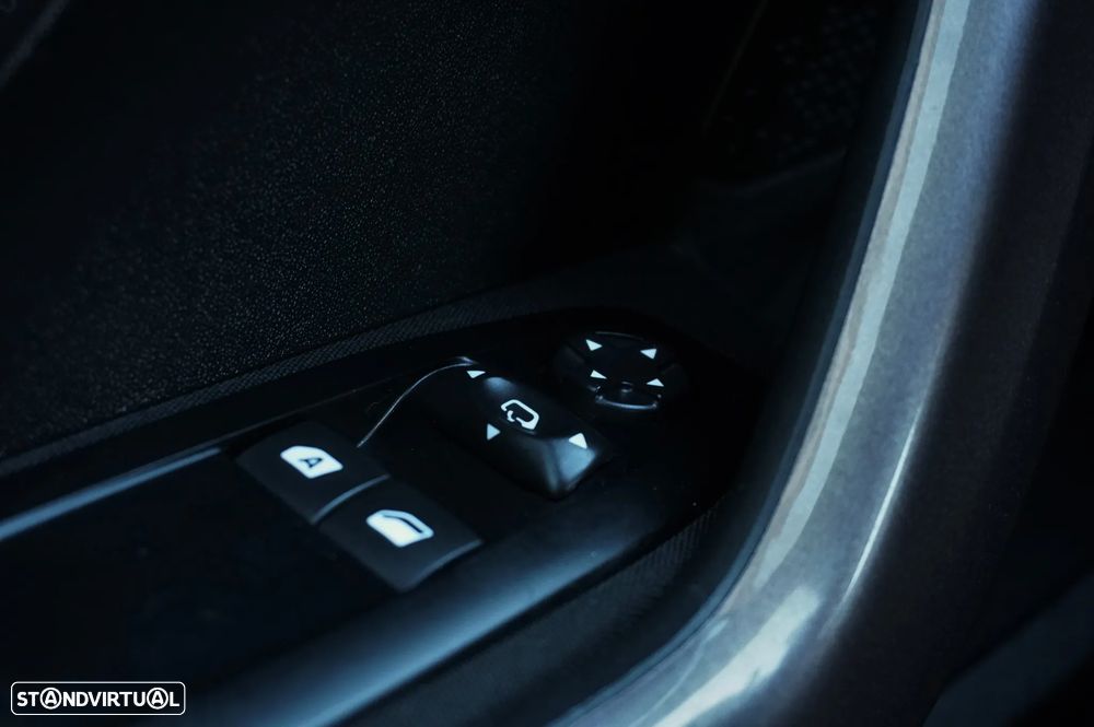 Peugeot 2008 1.2 VTi Active - 24