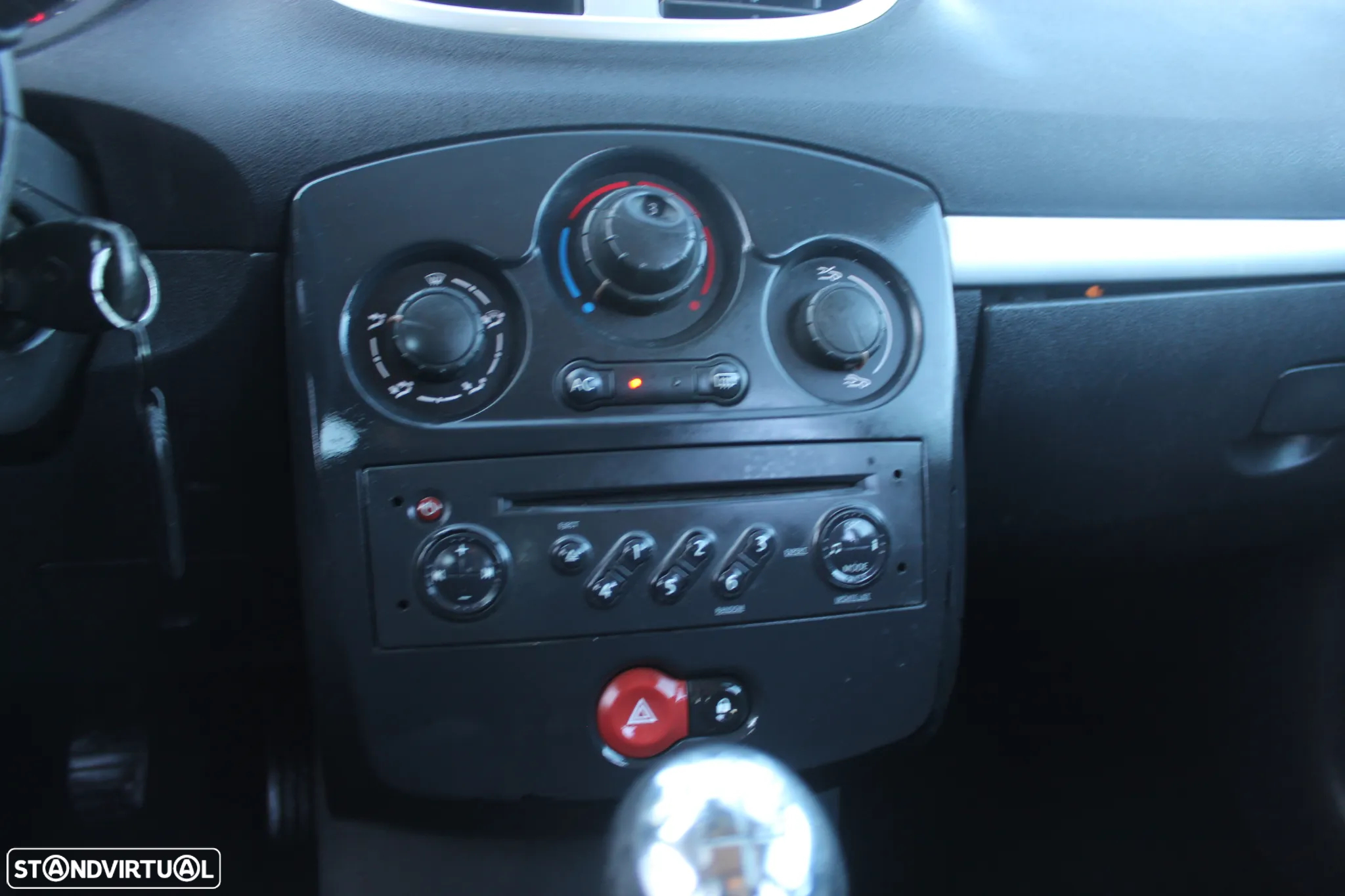 Renault Clio 1.2 16V Dynamique S - 9