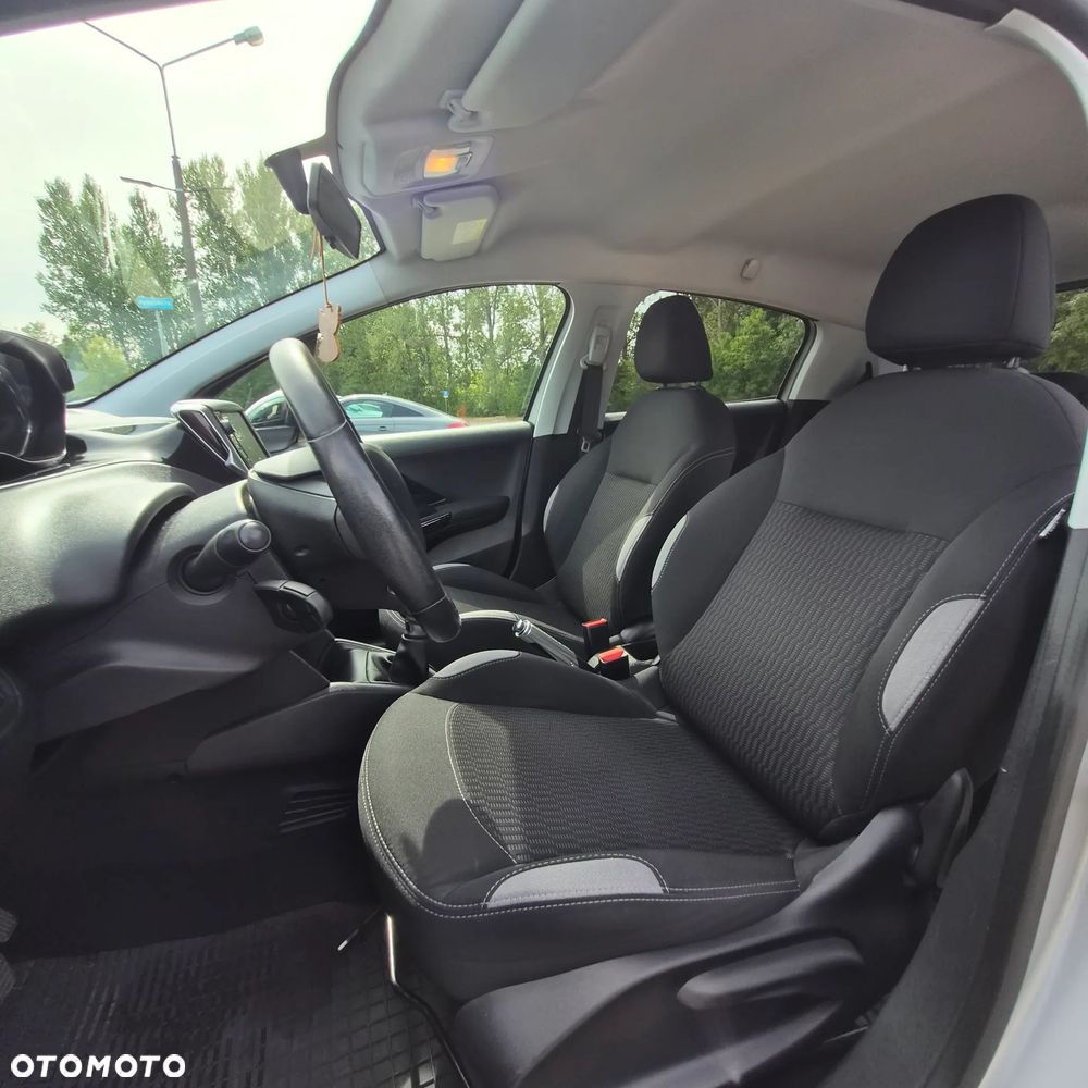 Peugeot 208 - 13