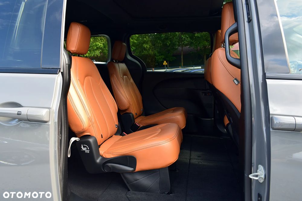 Chrysler Pacifica - 8