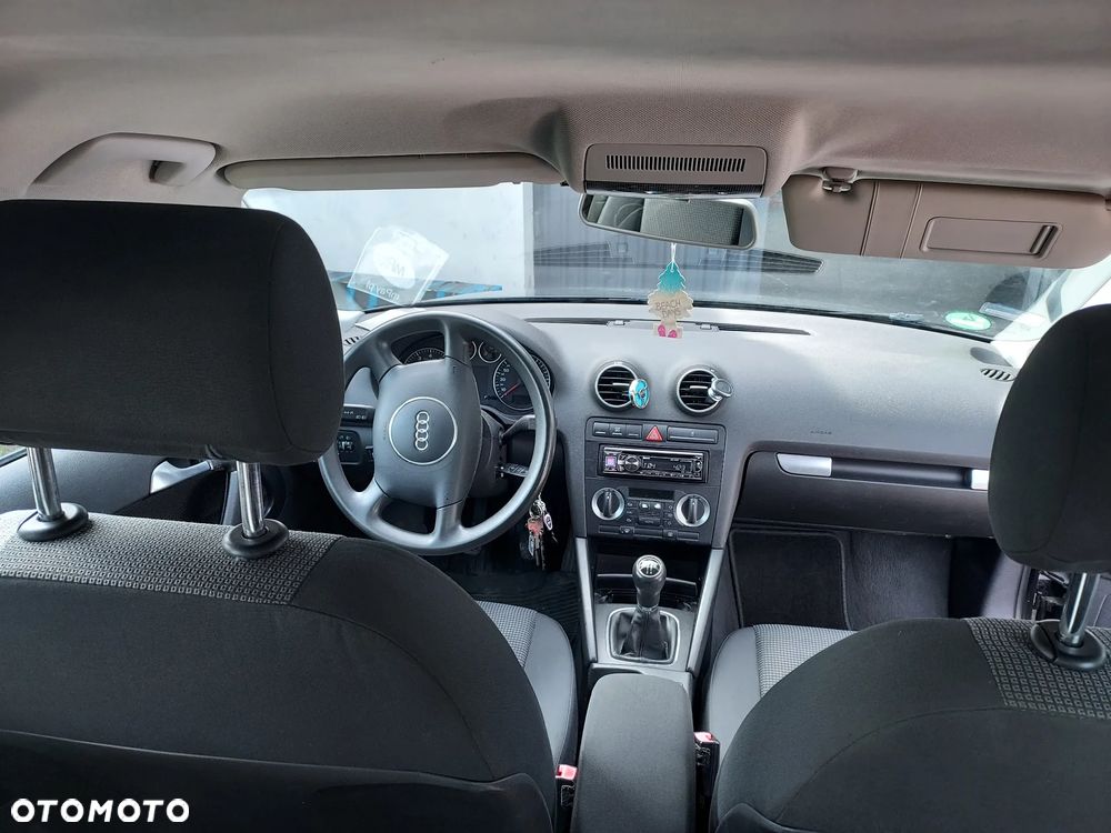 Audi A3 1.6 Ambiente - 9