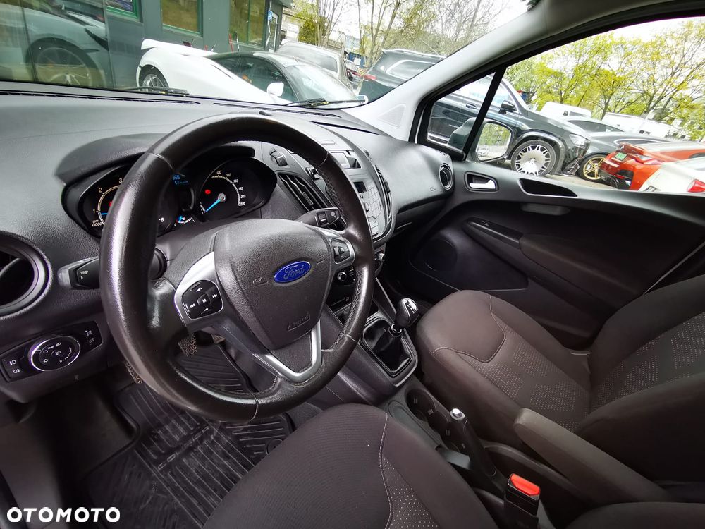 Ford Transit Courier - 11