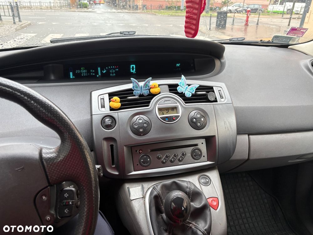 Renault Scenic 2.0 16V Emotion Plus - 10