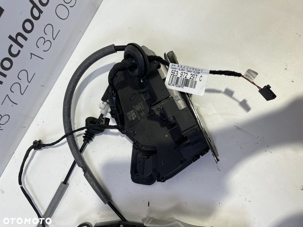 KLAMKA PRZÓD PRZEDNIA PRAWA DRZWI SKODA OCTAVIA IV  5E3972297C - 3