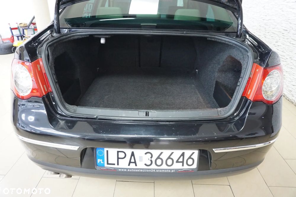 Volkswagen Passat 2.0 TDI DSG Comfortline - 11