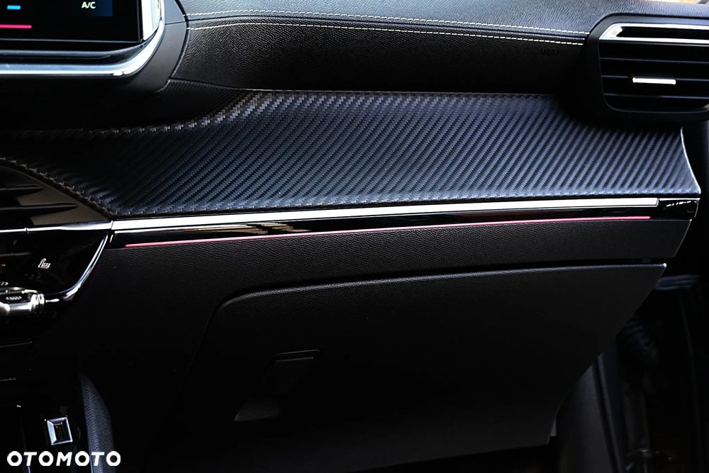 Peugeot 2008 PureTech 130 EAT8 GT - 27