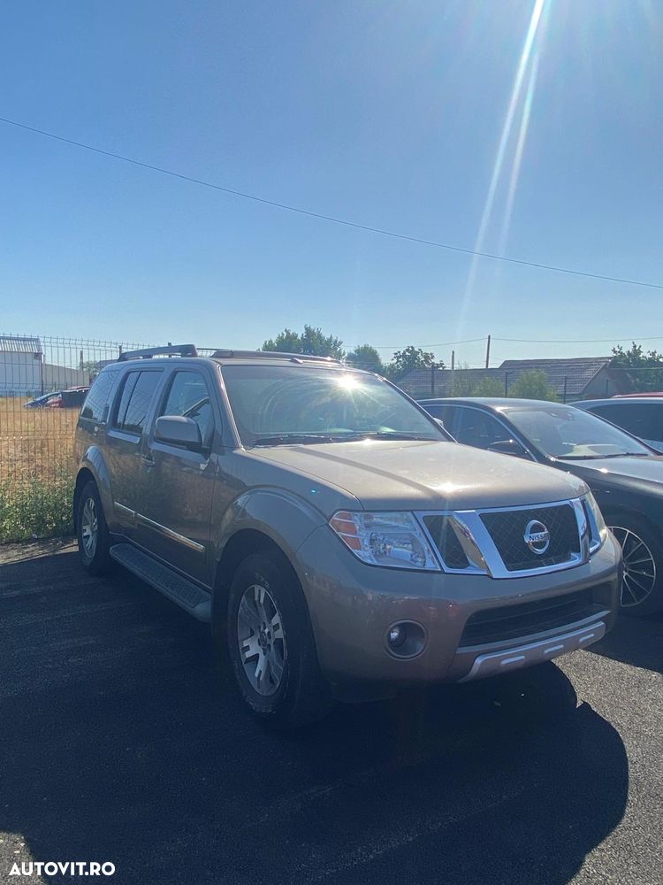 Nissan Pathfinder 4.0 V6 Aut LE Plus - 2