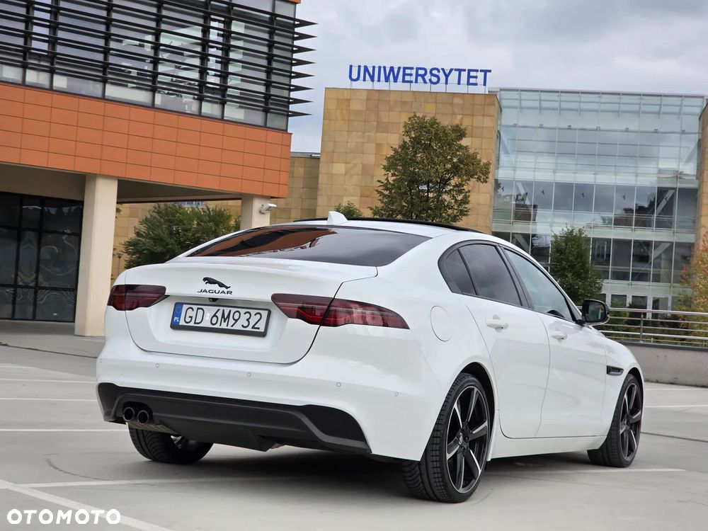 Jaguar XE 2.0 D180 R-Dynamic S - 6