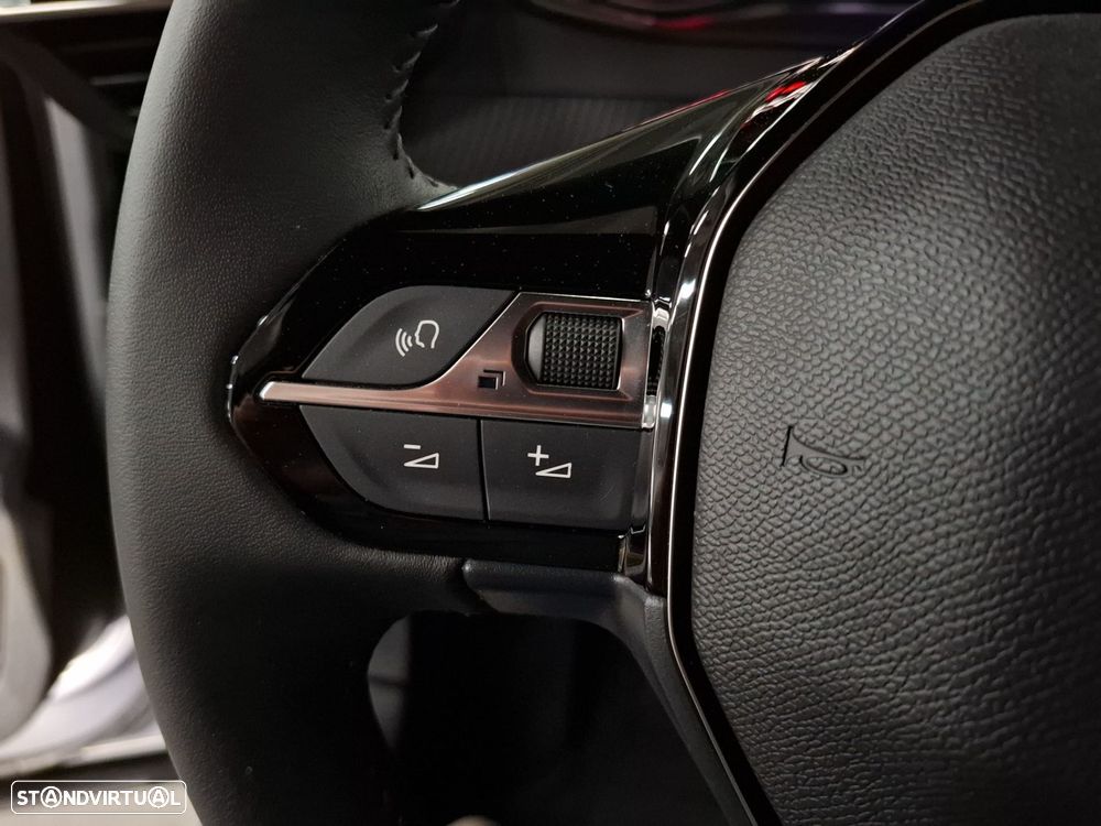 Peugeot 2008 1.2 PureTech Style - 16