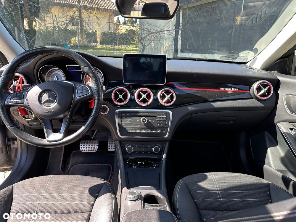 Mercedes-Benz CLA 250 7G-DCT AMG Line - 13