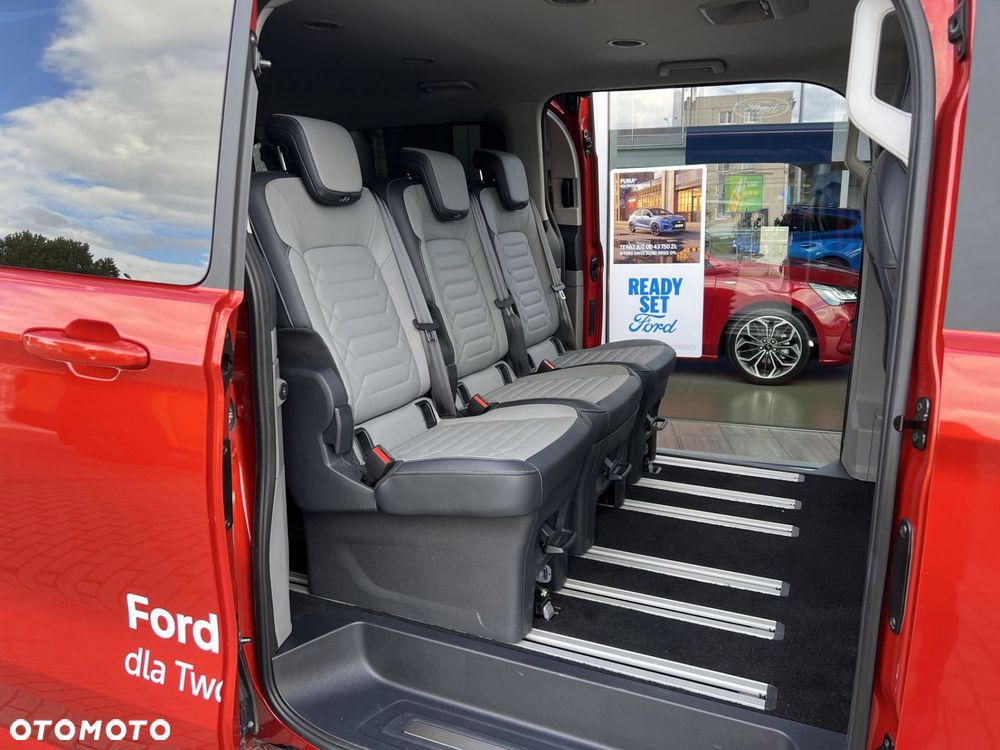 Ford Tourneo Custom - 21