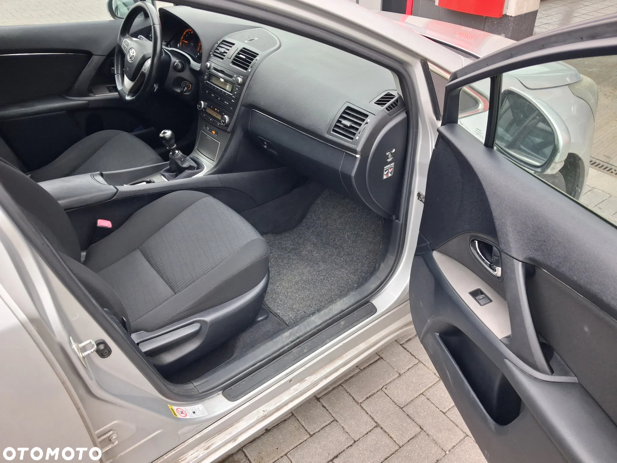 Toyota Avensis 1.8 Luna - 10