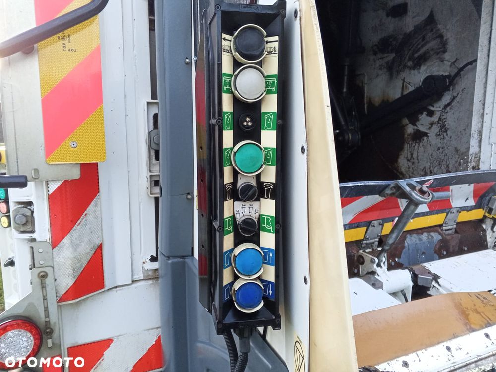 Renault Śmieciarka Renault D19/ Mały przebieg i udokumentowany - 12