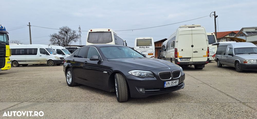 BMW Seria 5 520d Sport-Aut. - 2