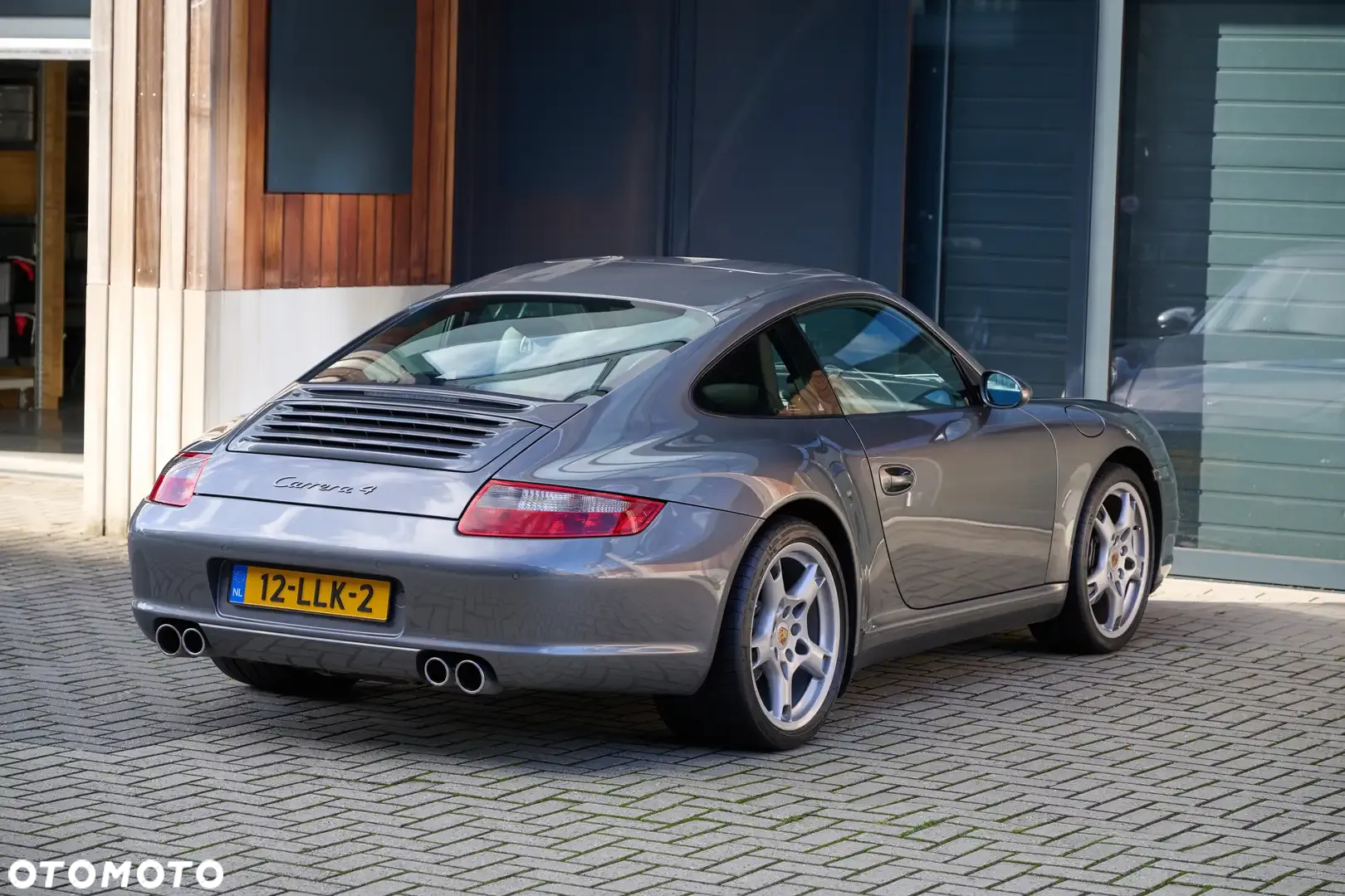 Porsche 911 Carrera 4 - 27