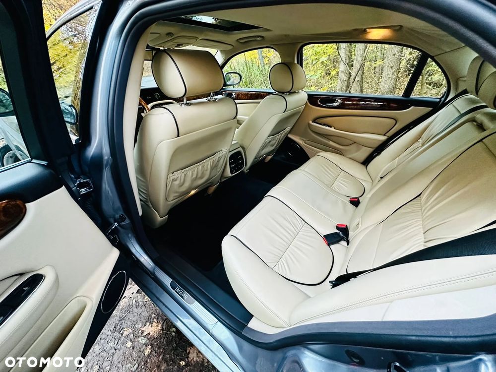 Jaguar XJ XJ6 2.7 Twin Turbo (LWB) Sovereign Last Edition - 13
