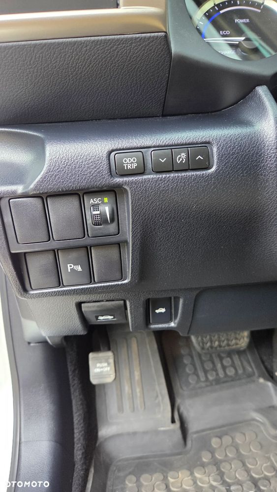Lexus IS 300h Prestige - 25