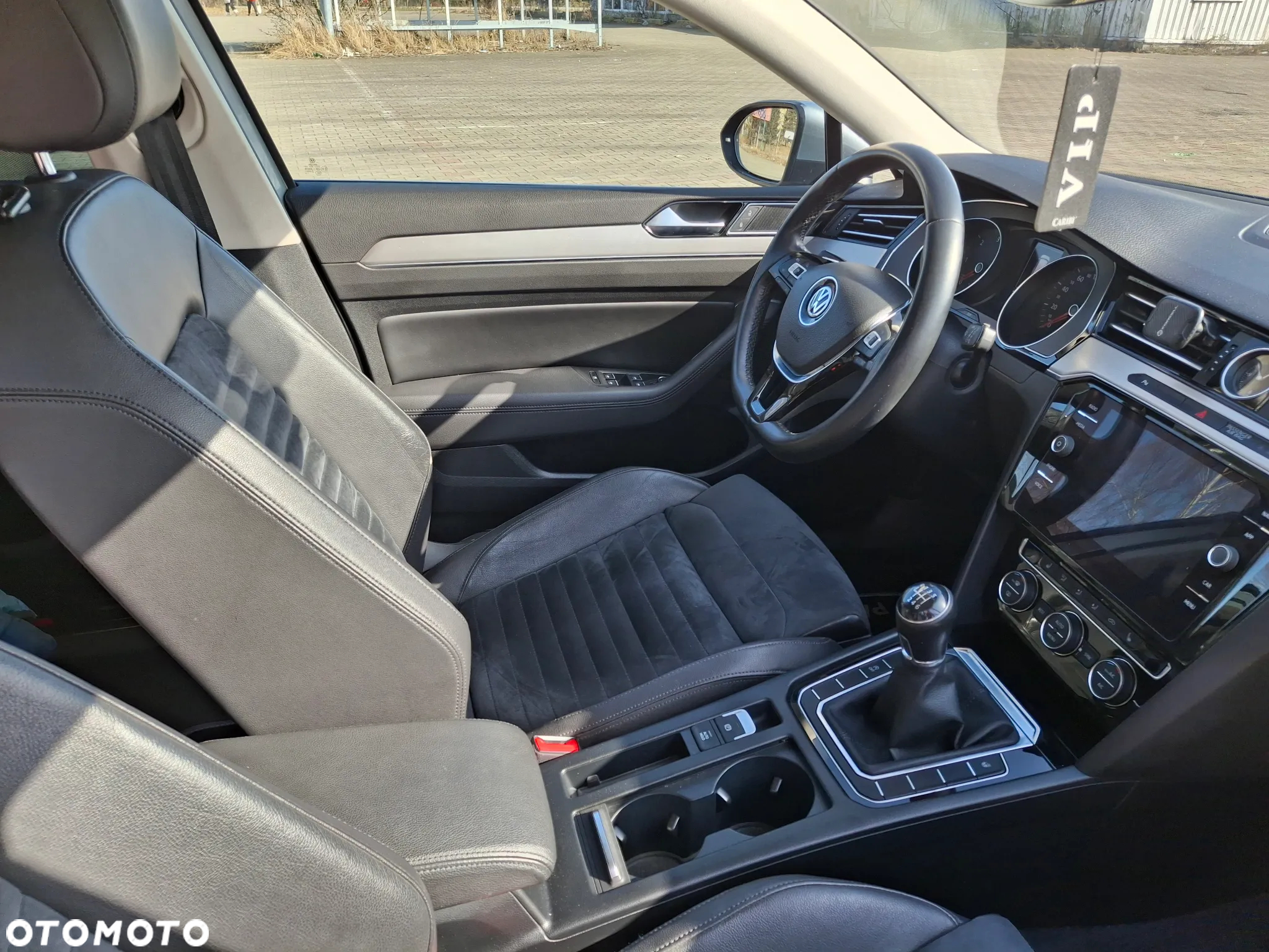 Volkswagen Passat 1.6 TDI BMT Comfortline - 19