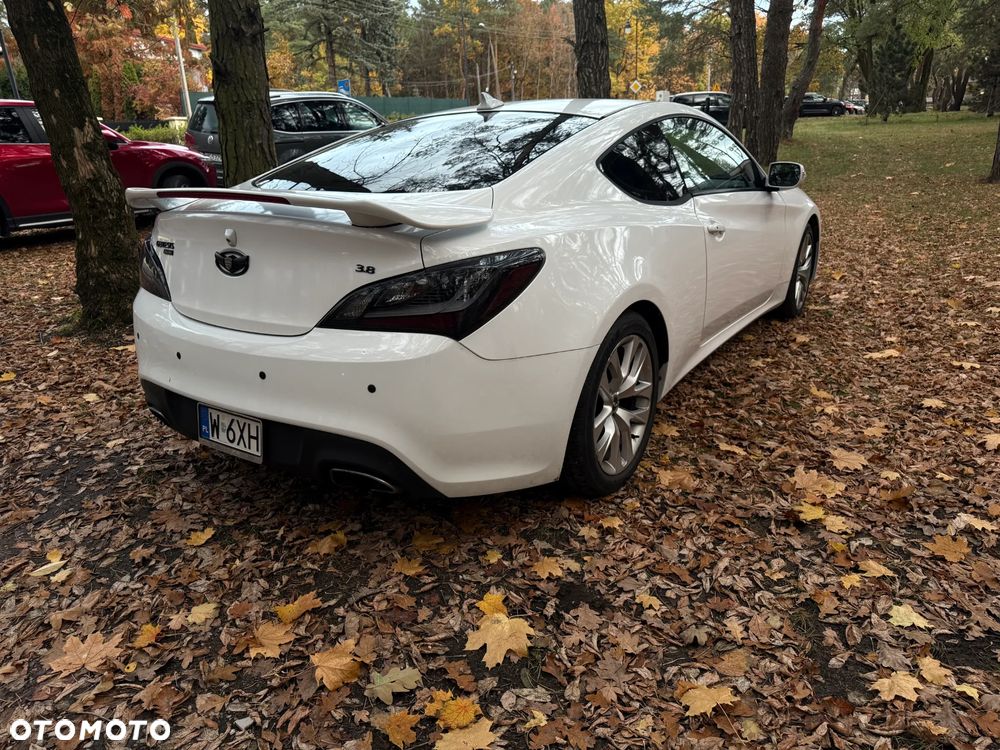 Hyundai Genesis Coupe - 4