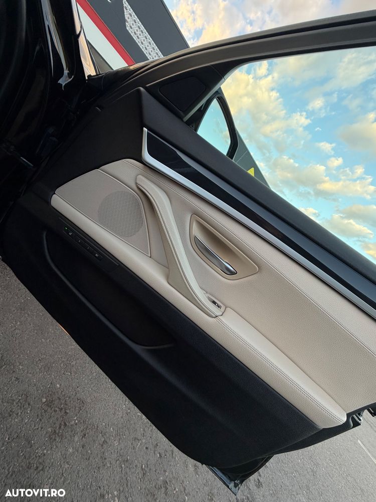 BMW Seria 5 530d xDrive AT - 28