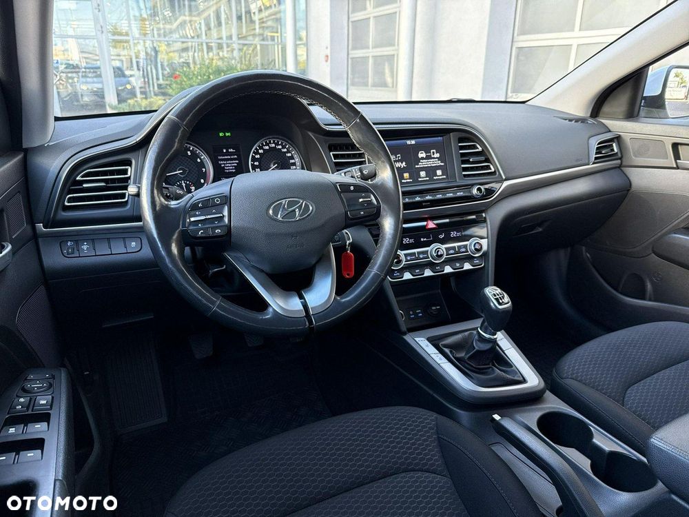 Hyundai Elantra 1.6 Comfort Premiere - 14