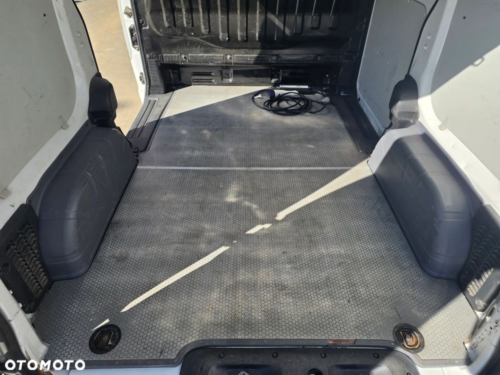 Nissan NV200 - 25