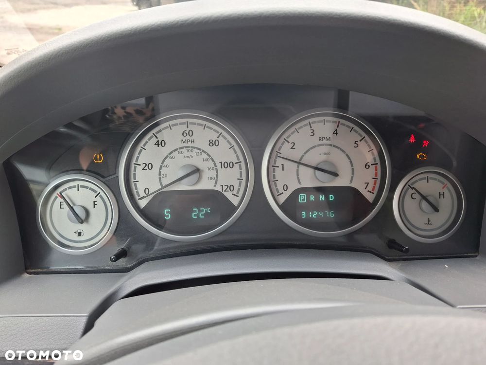 Chrysler Town & Country - 22