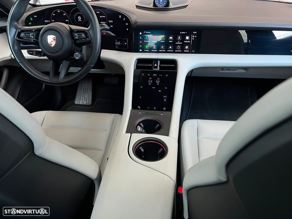 Porsche Taycan 4 — fotografia 13