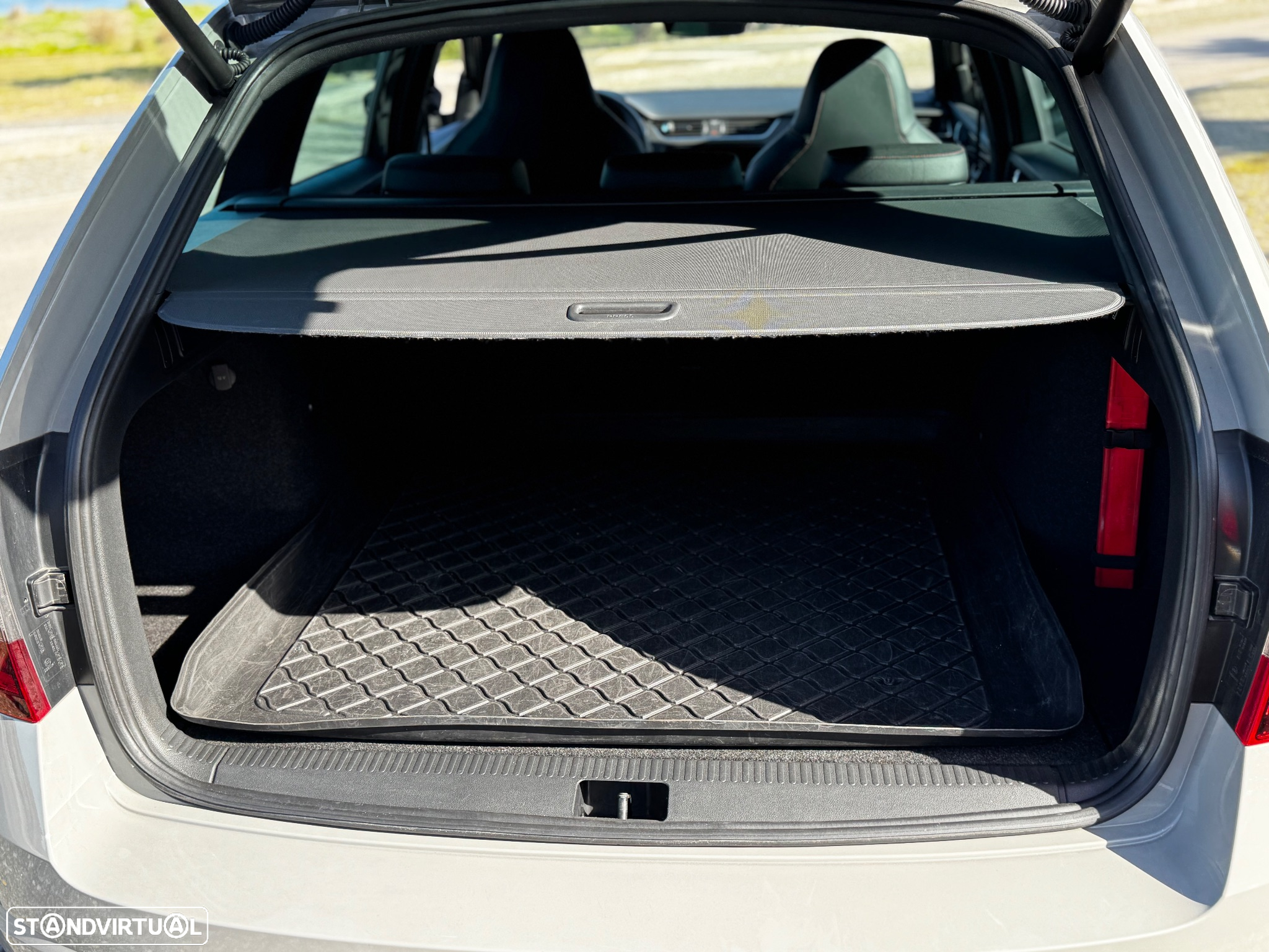 Skoda Octavia Break 2.0 TDI DSG 4x4 RS First Edition - 44