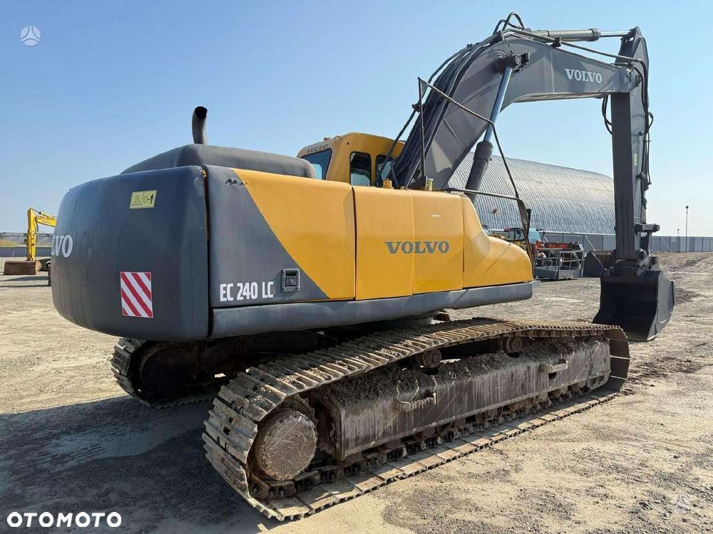 Volvo EC 240 LC - 5
