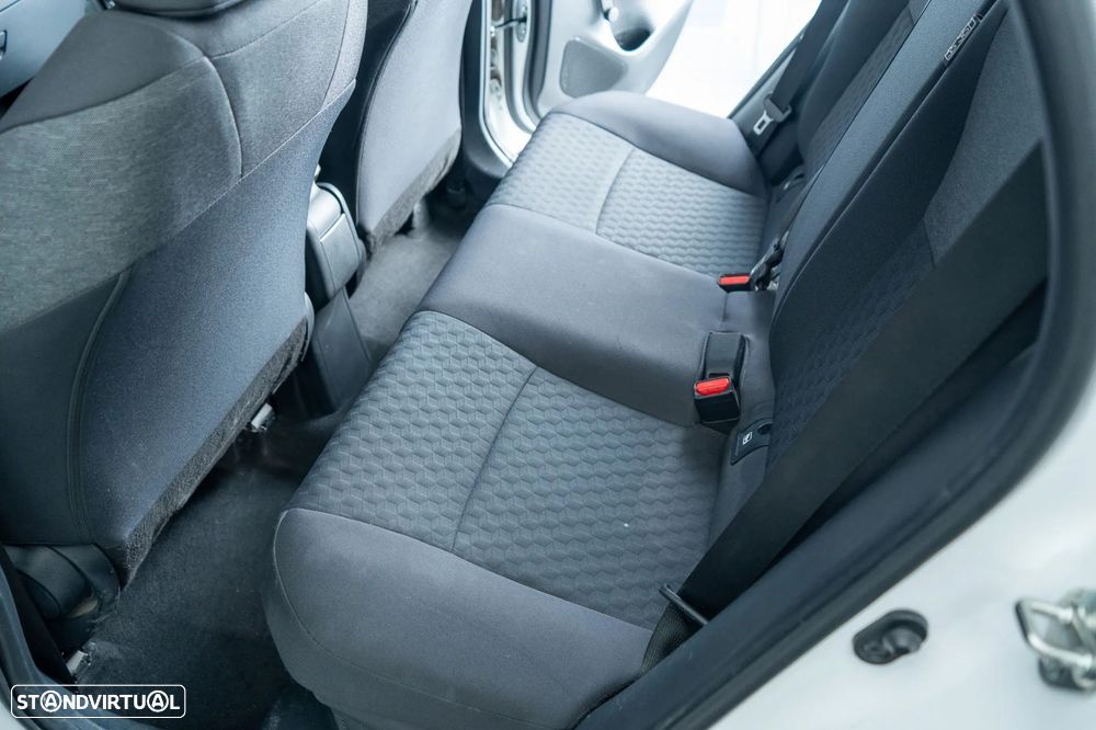 Toyota Yaris 1.5 HDF Comfort Plus - 10