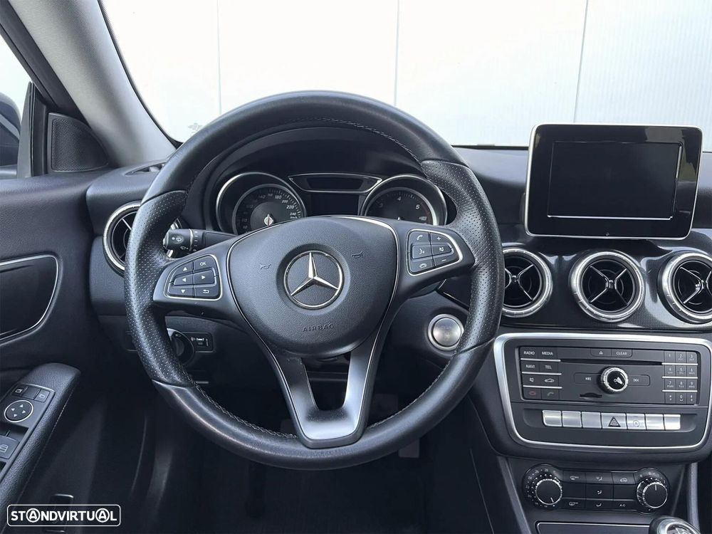 Mercedes-Benz CLA 180 d Urban - 34