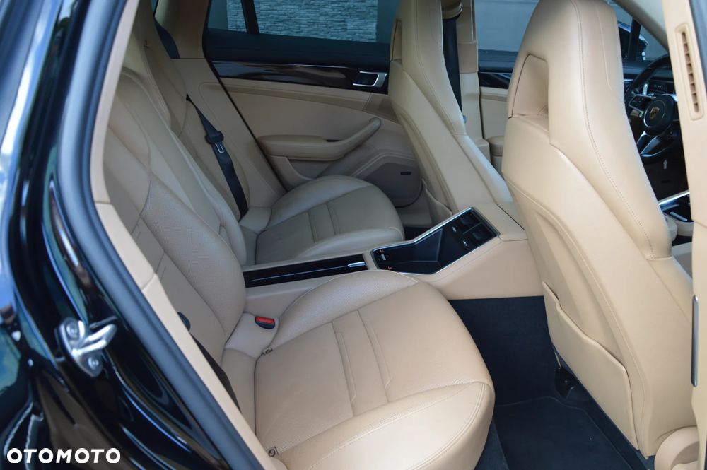 Porsche Panamera 4 E-Hybrid Executive - 17