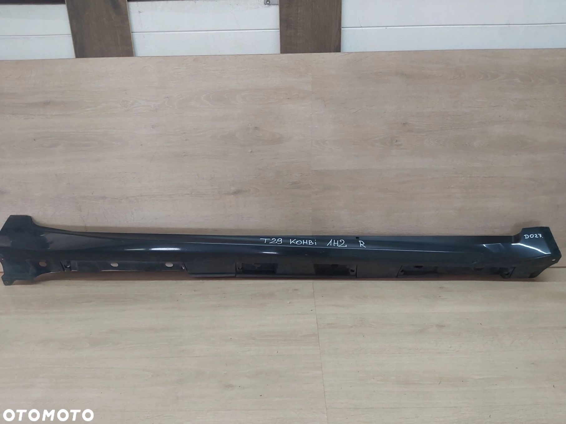 Toyota Avensis T27 LIFT 15 - 18r listwa progowa prawa nakładka progu - 1
