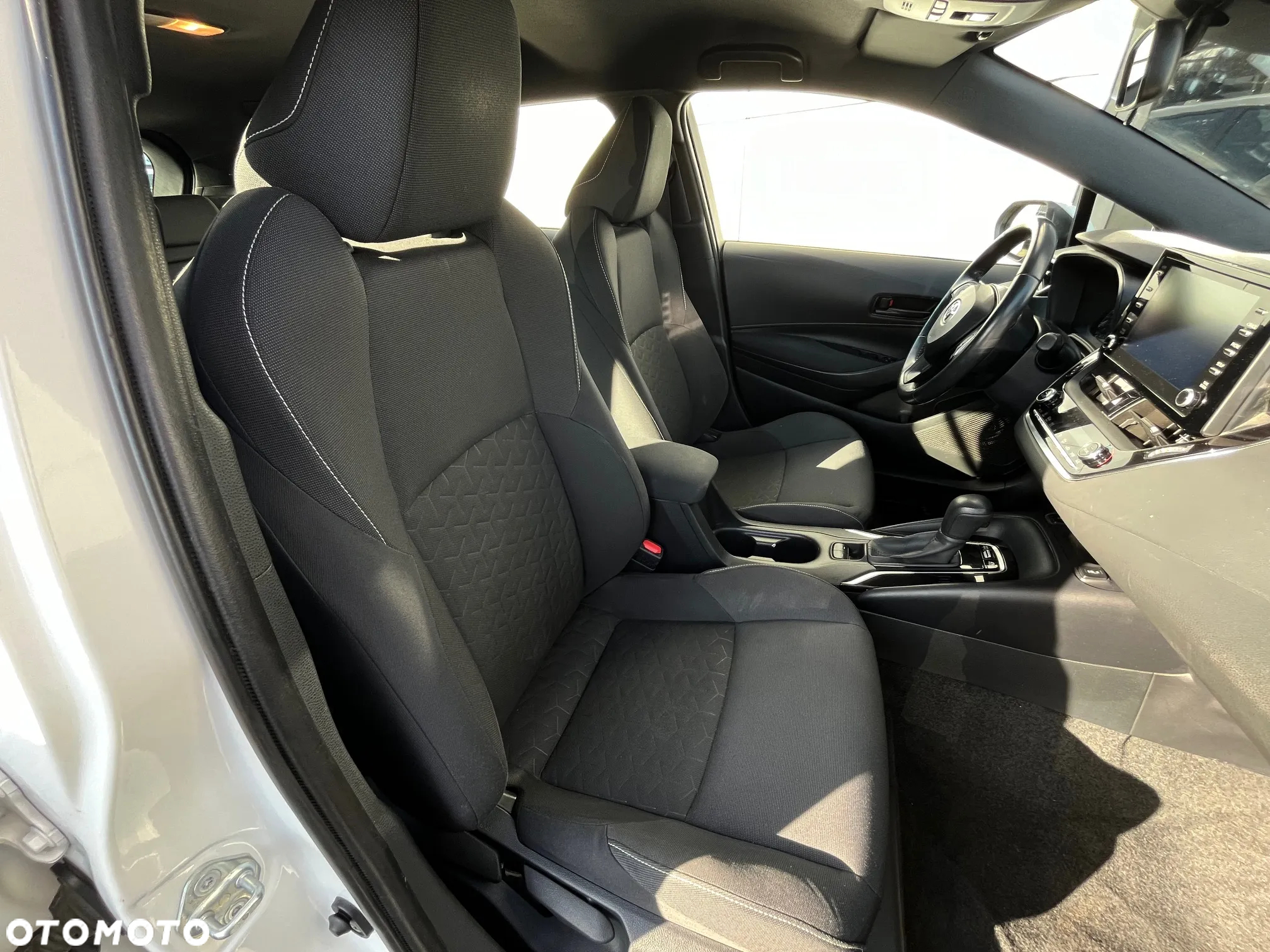 Toyota Corolla 1.8 Hybrid Comfort - 16