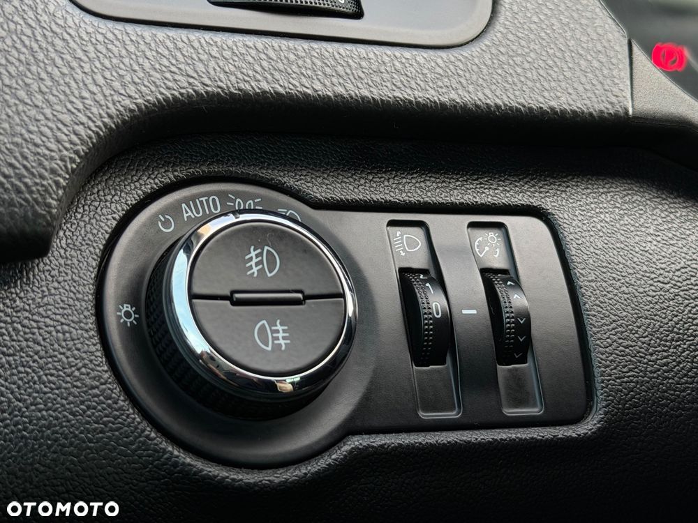 Opel Insignia - 35
