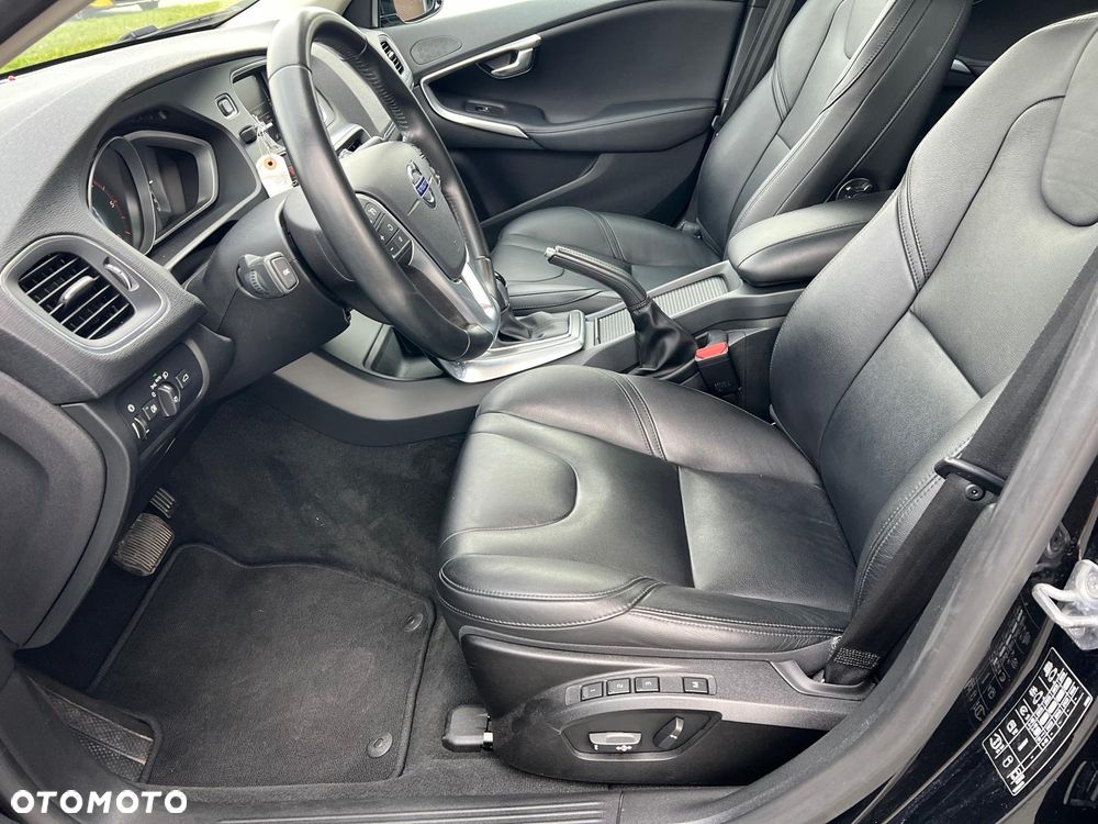 Volvo V40 D4 Geartronic Momentum - 16