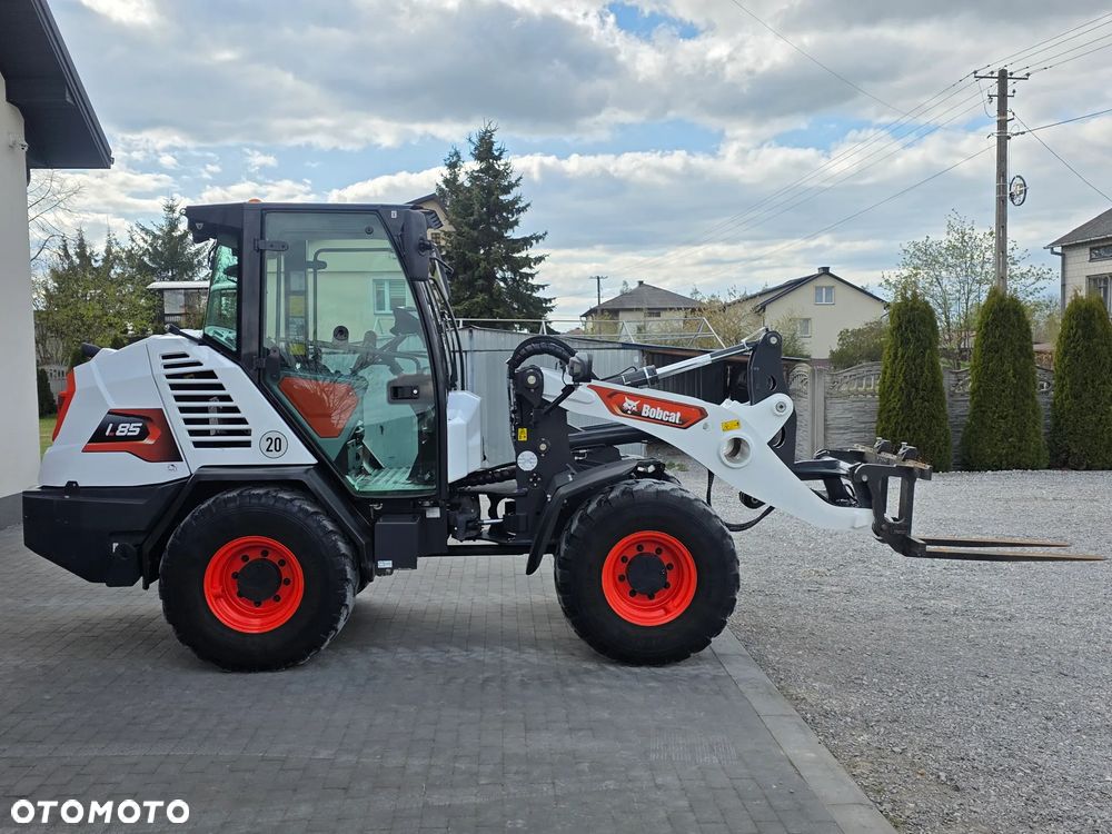 Bobcat Bobcat Ładowarka kołowa Bobcat L 85 jak nowa sprowadzona z Niemiec zadbana łyżka widły serwisowana Cat kamera - 25