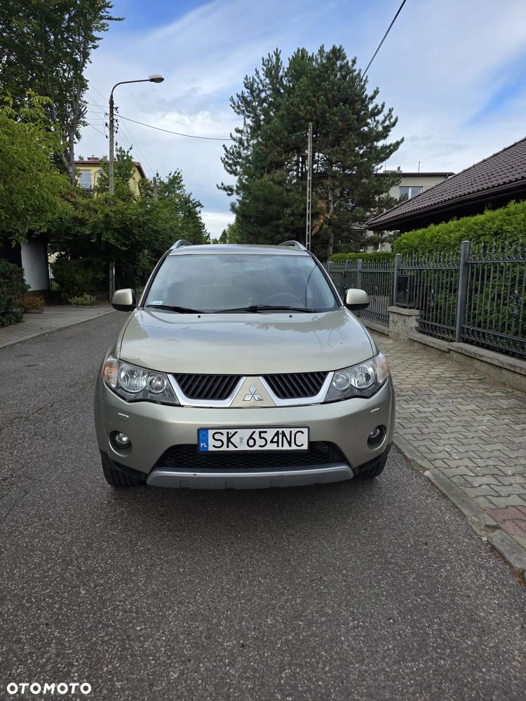 Mitsubishi Outlander 2.2 DID Intense + - 3