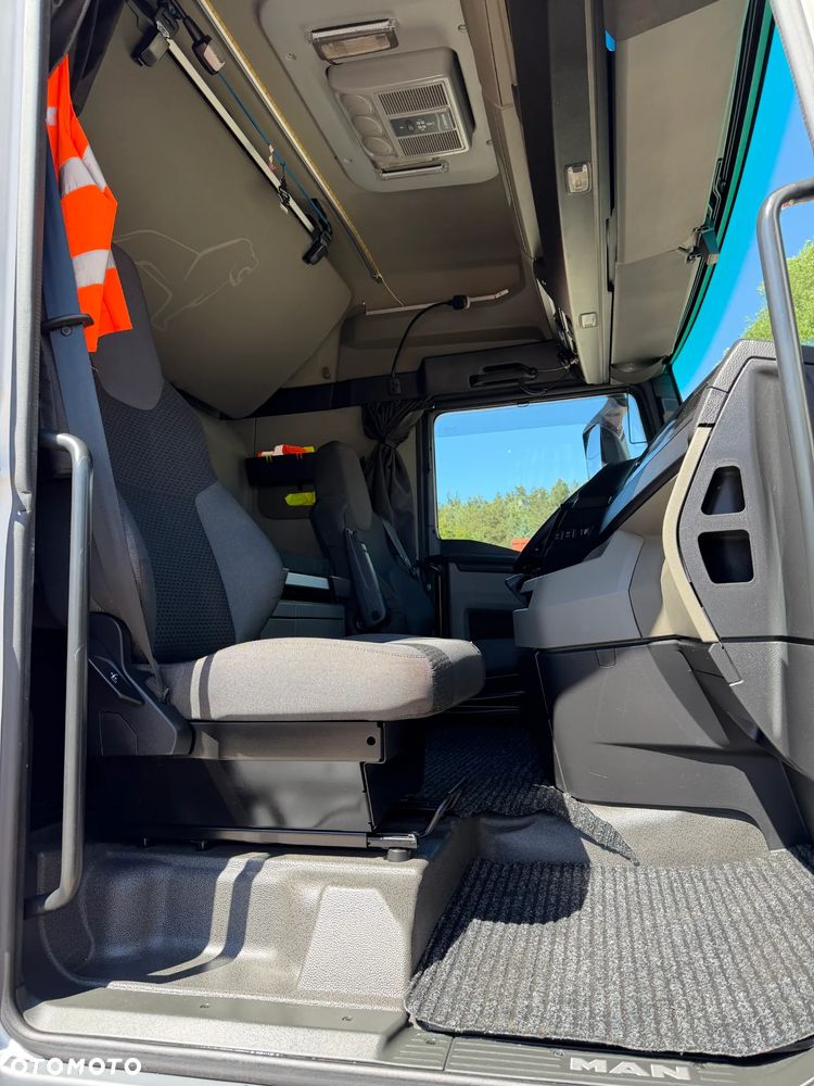 MAN TGX 18.430 MEGA / RETARDER / 3 SZTUKI / BIAŁY KOLOR OKLEJONY FOLIĄ / 1 WŁAŚCICIEL / SALON POLSKA / LOW DECK / KLIMA POSTOJOWA / MAŁE PRZEBIEGI TYLKO 360-420 TYS. KM / 2022 ROK PRODUKCJI !! - 37