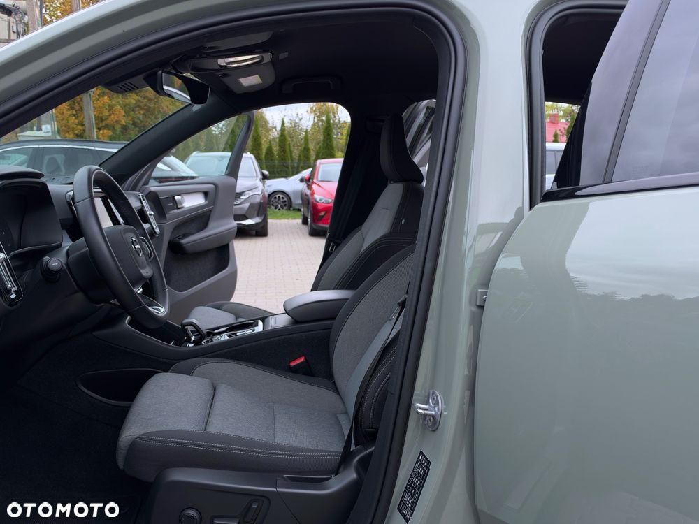 Volvo XC 40 B3 Plus Dark - 33